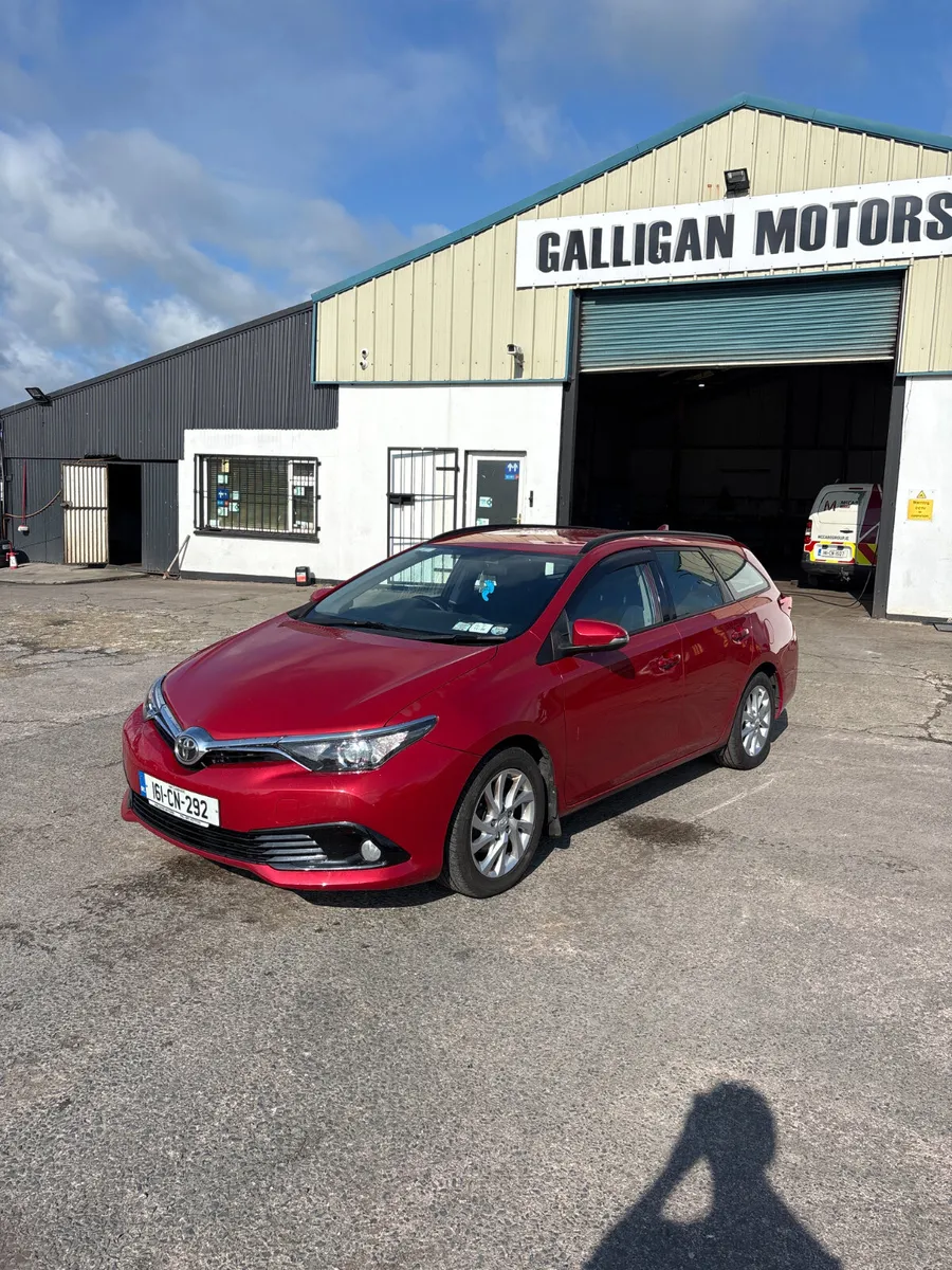 Toyota Auris 2016 - Image 2