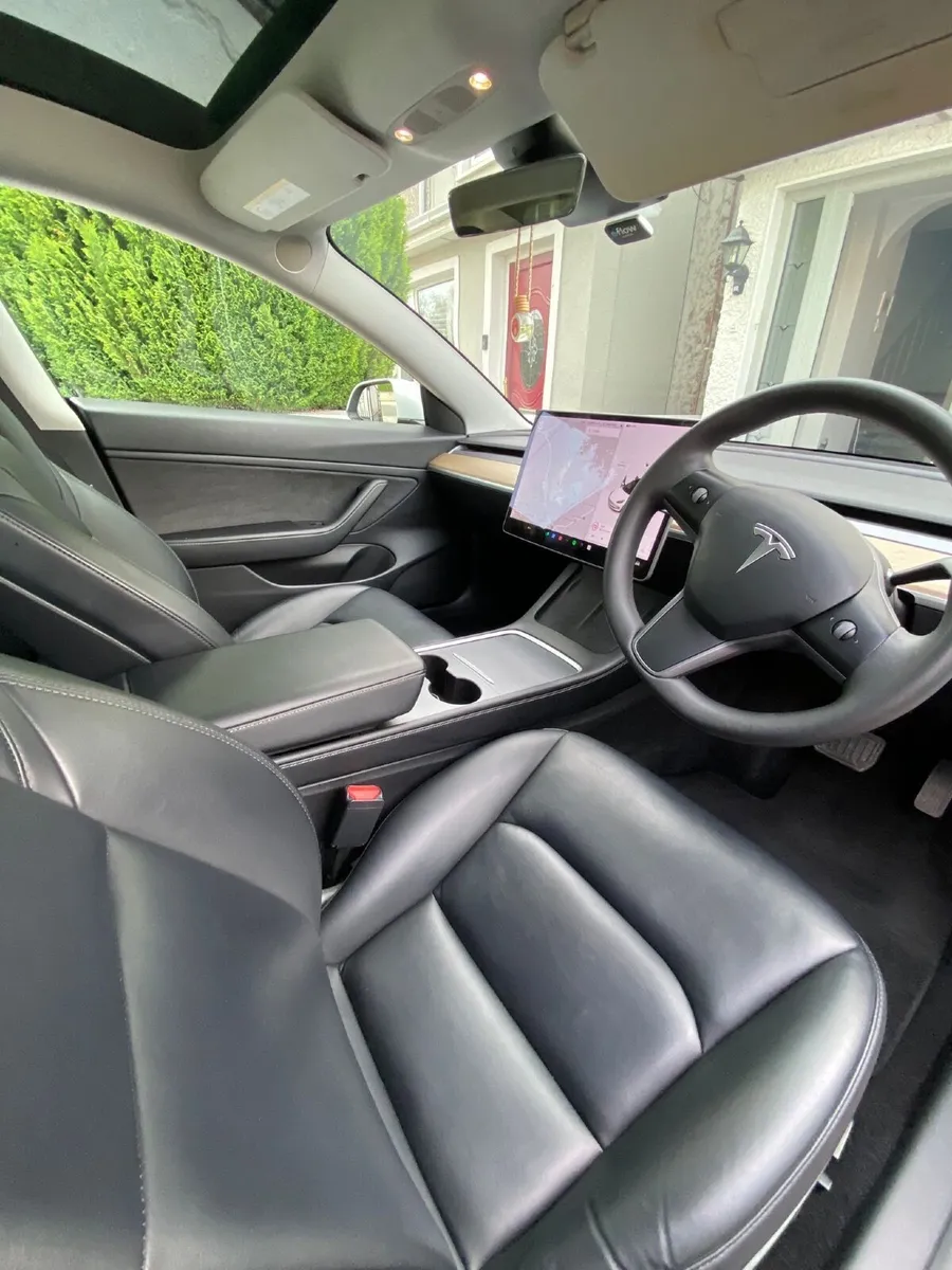 Tesla Model 3 2020 - Image 2