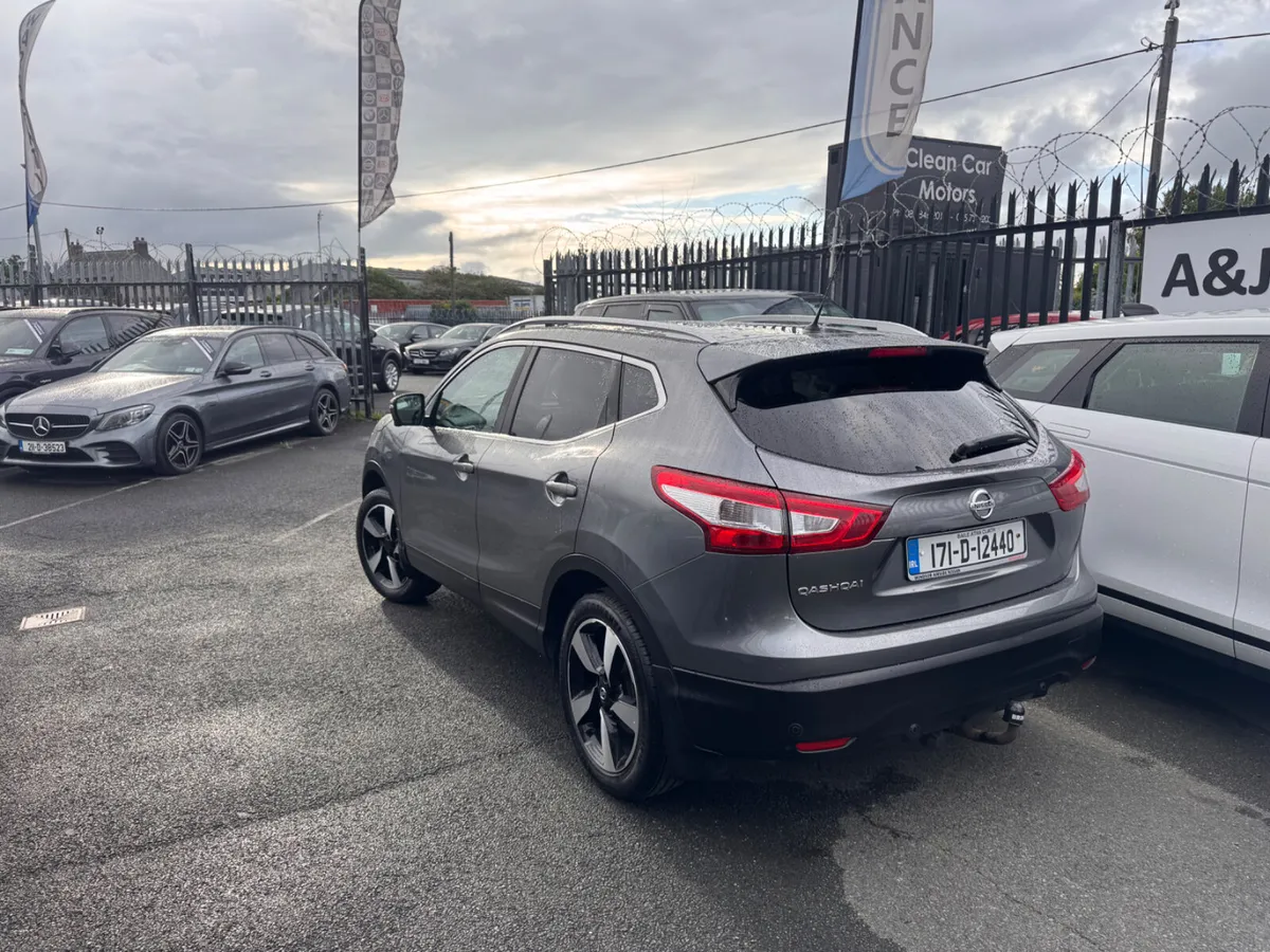 17 Nissan Qashqai Premium Glass Roof - Image 4