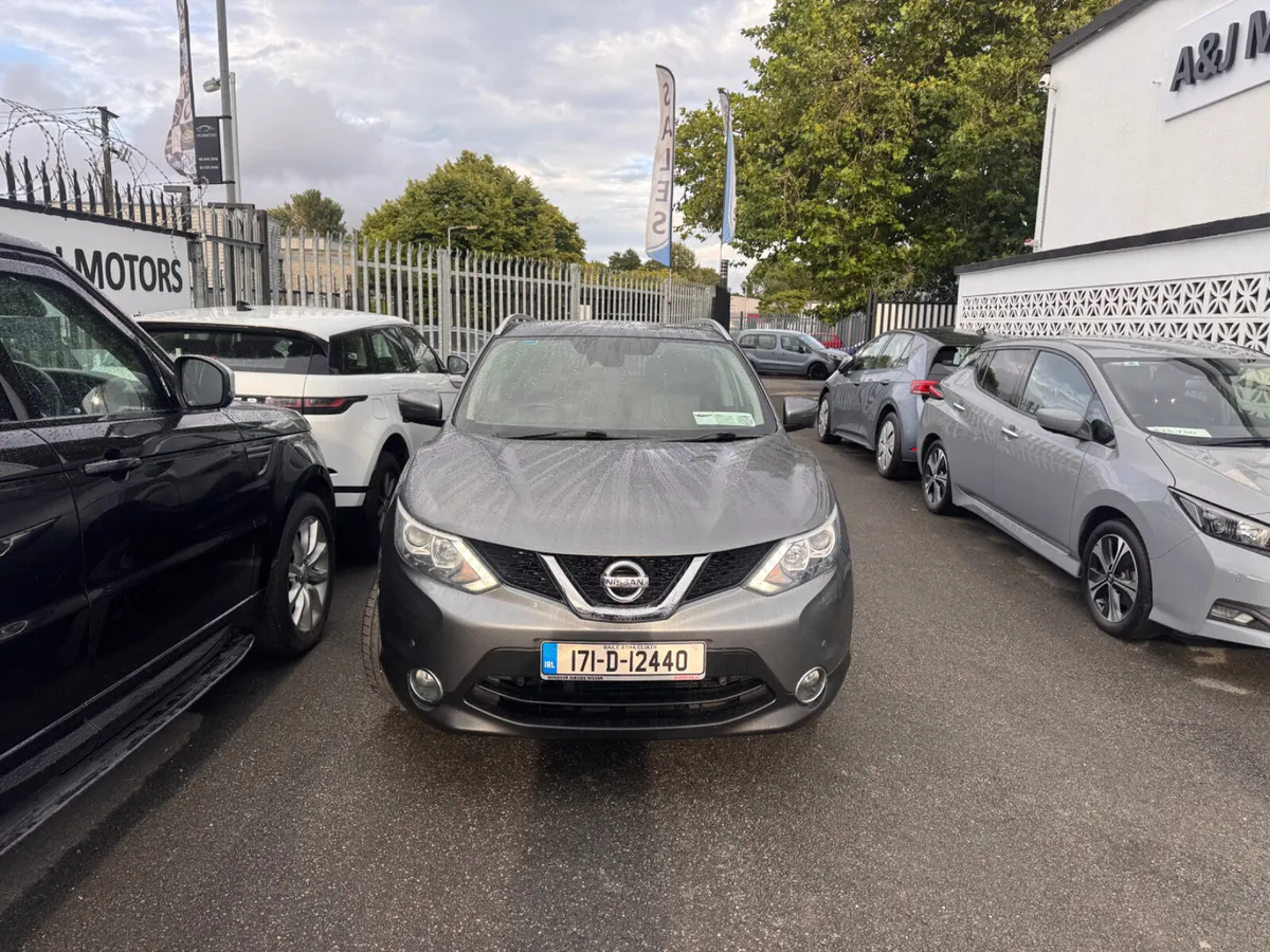 17 Nissan Qashqai Premium Glass Roof - Image 3