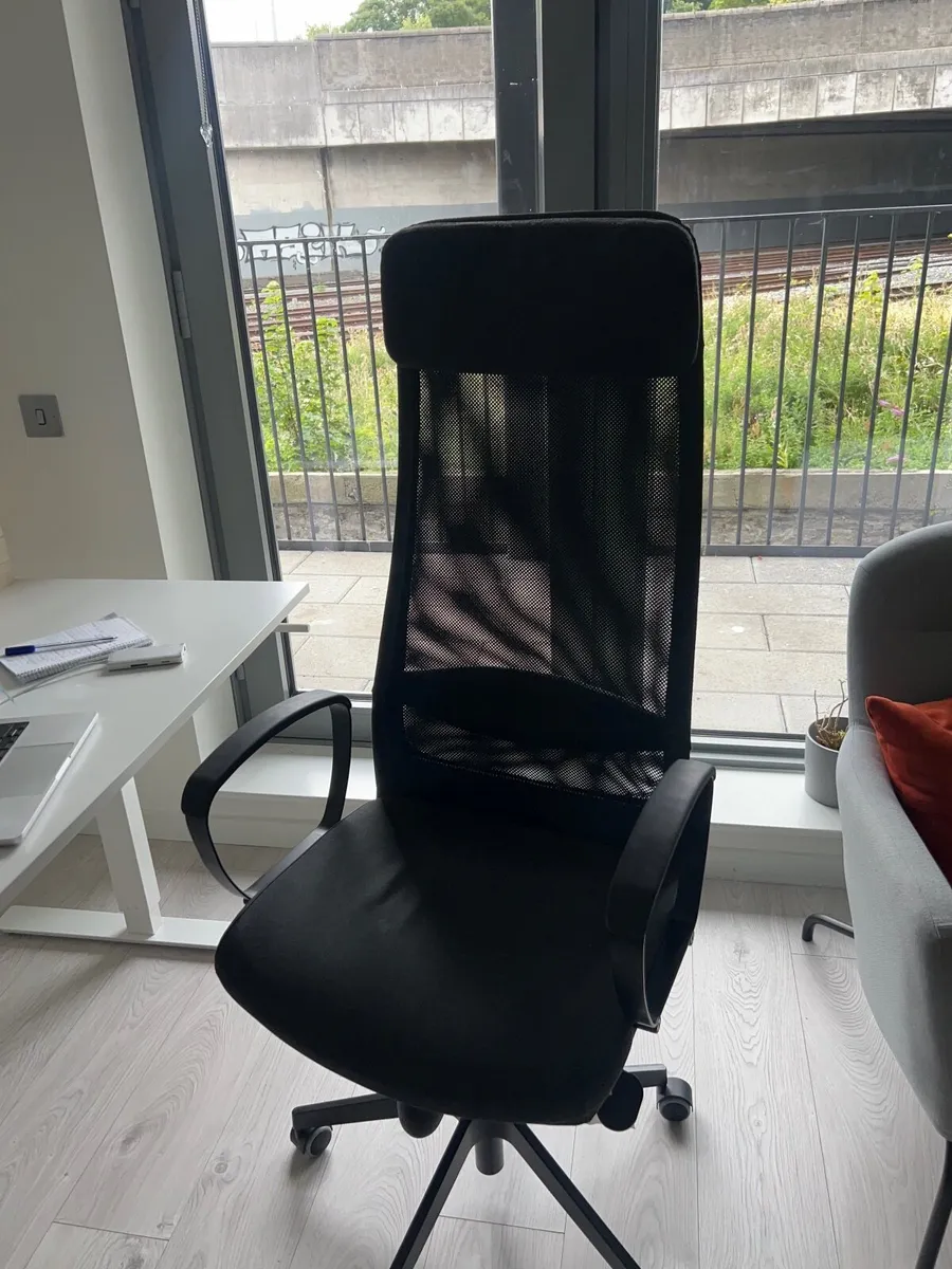 Desk sit/stand and chair - Image 3