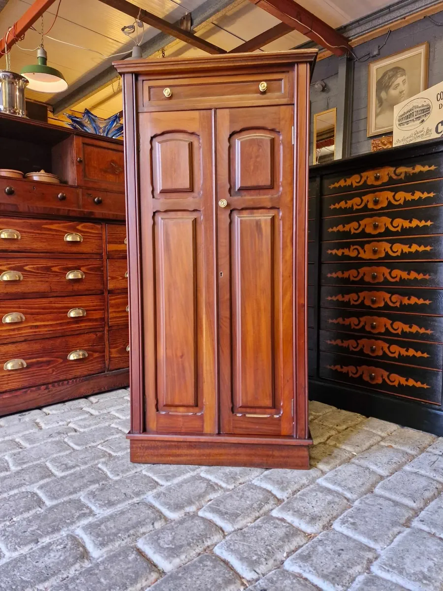 Cabinet - Image 2