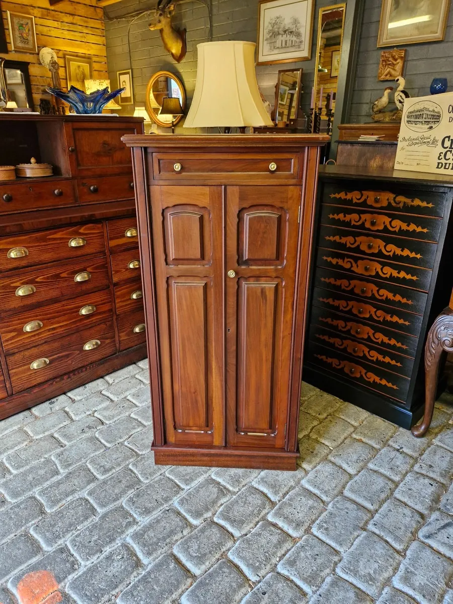 Cabinet - Image 1