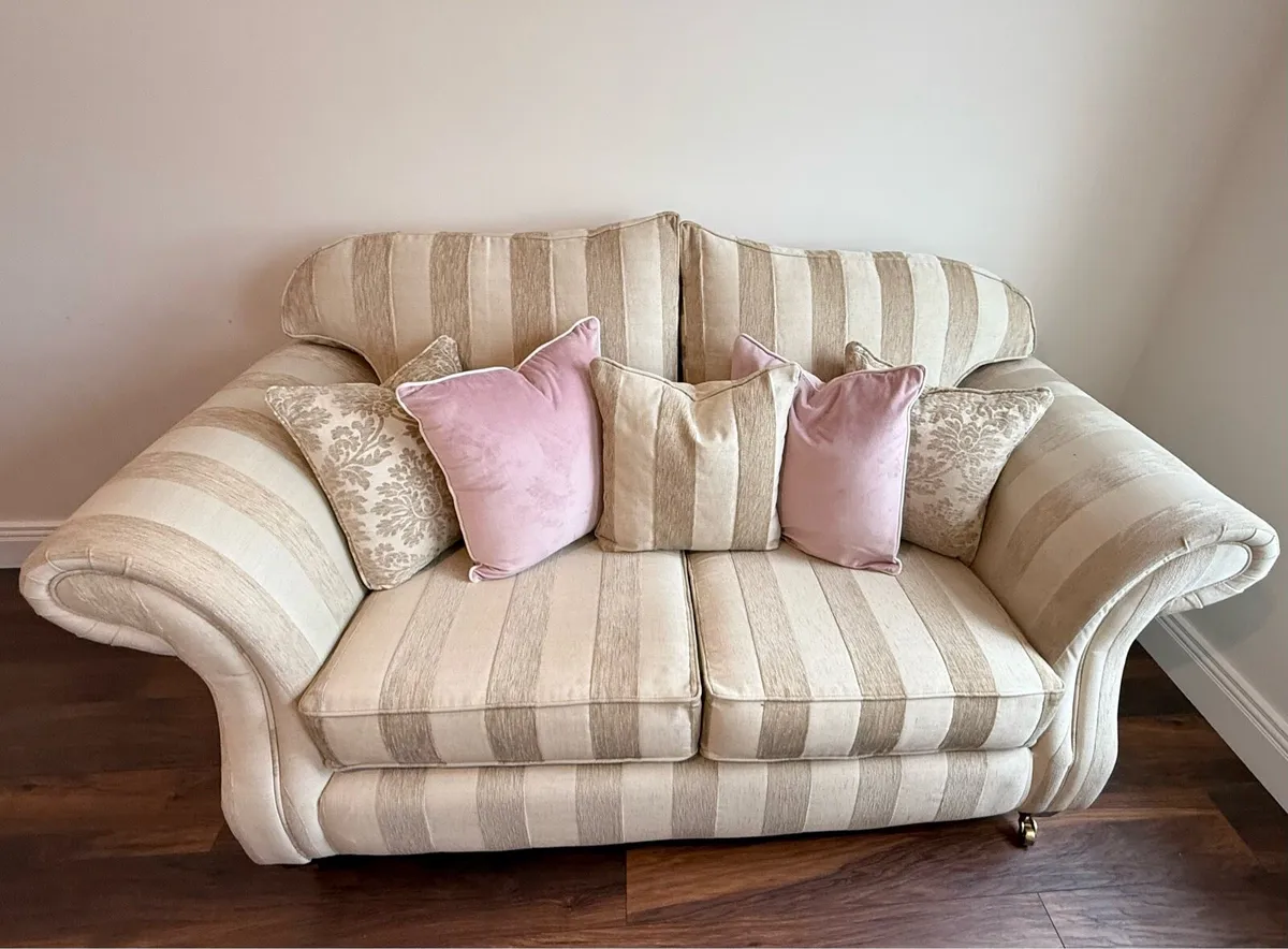 BARGAIN SUITE 3,2,1 immaculate - Image 1