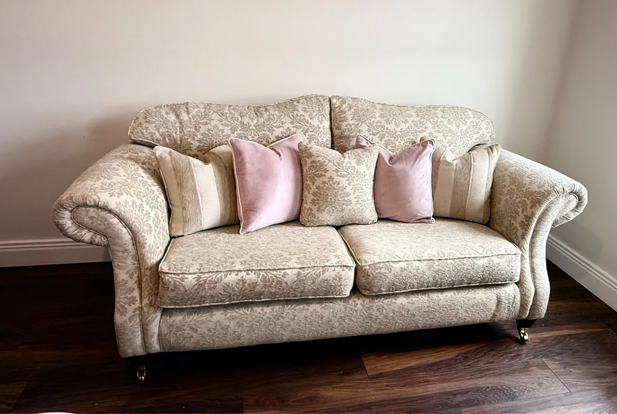 BARGAIN SUITE 3,2,1 immaculate - Image 2