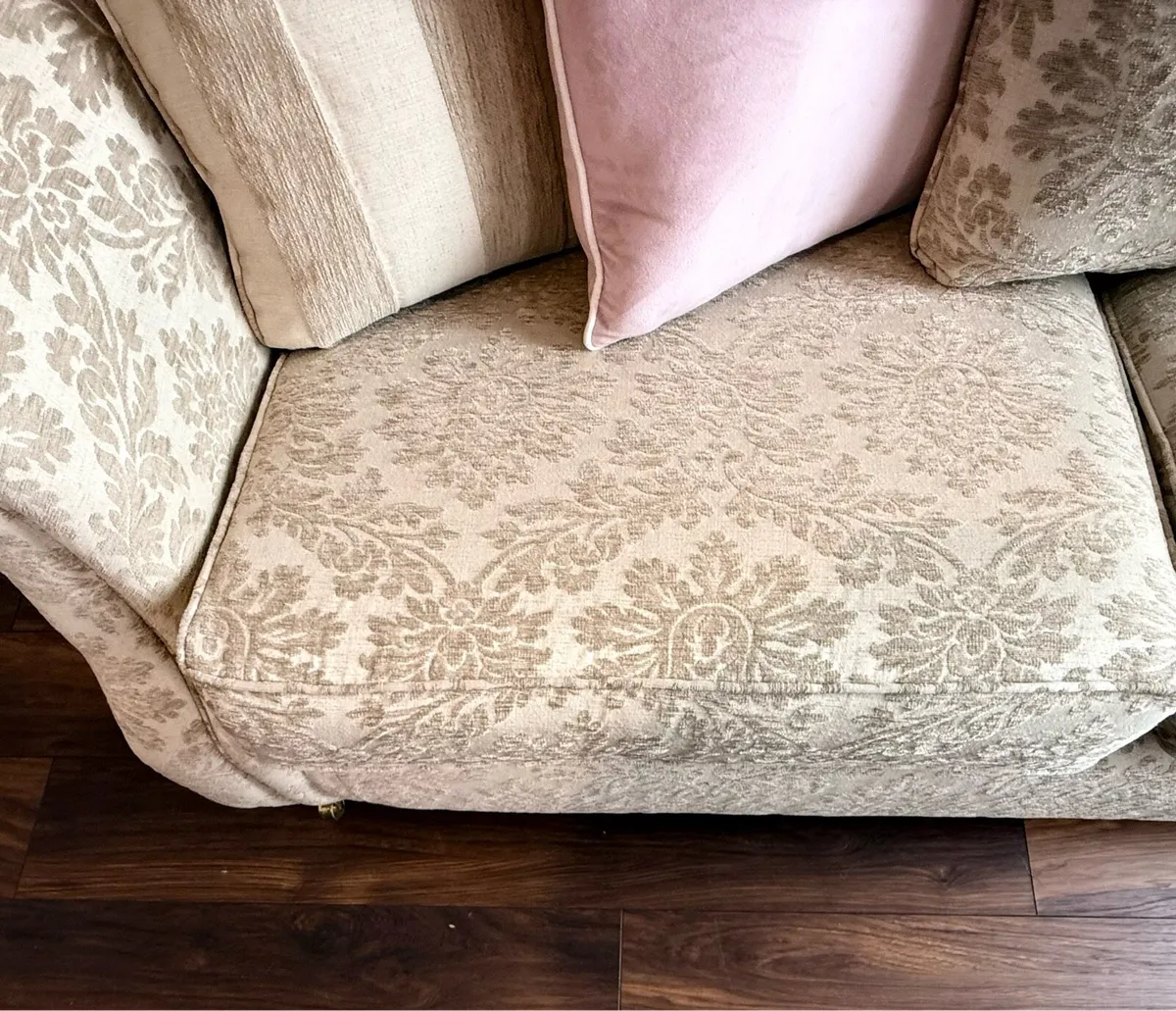 BARGAIN SUITE 3,2,1 immaculate - Image 3
