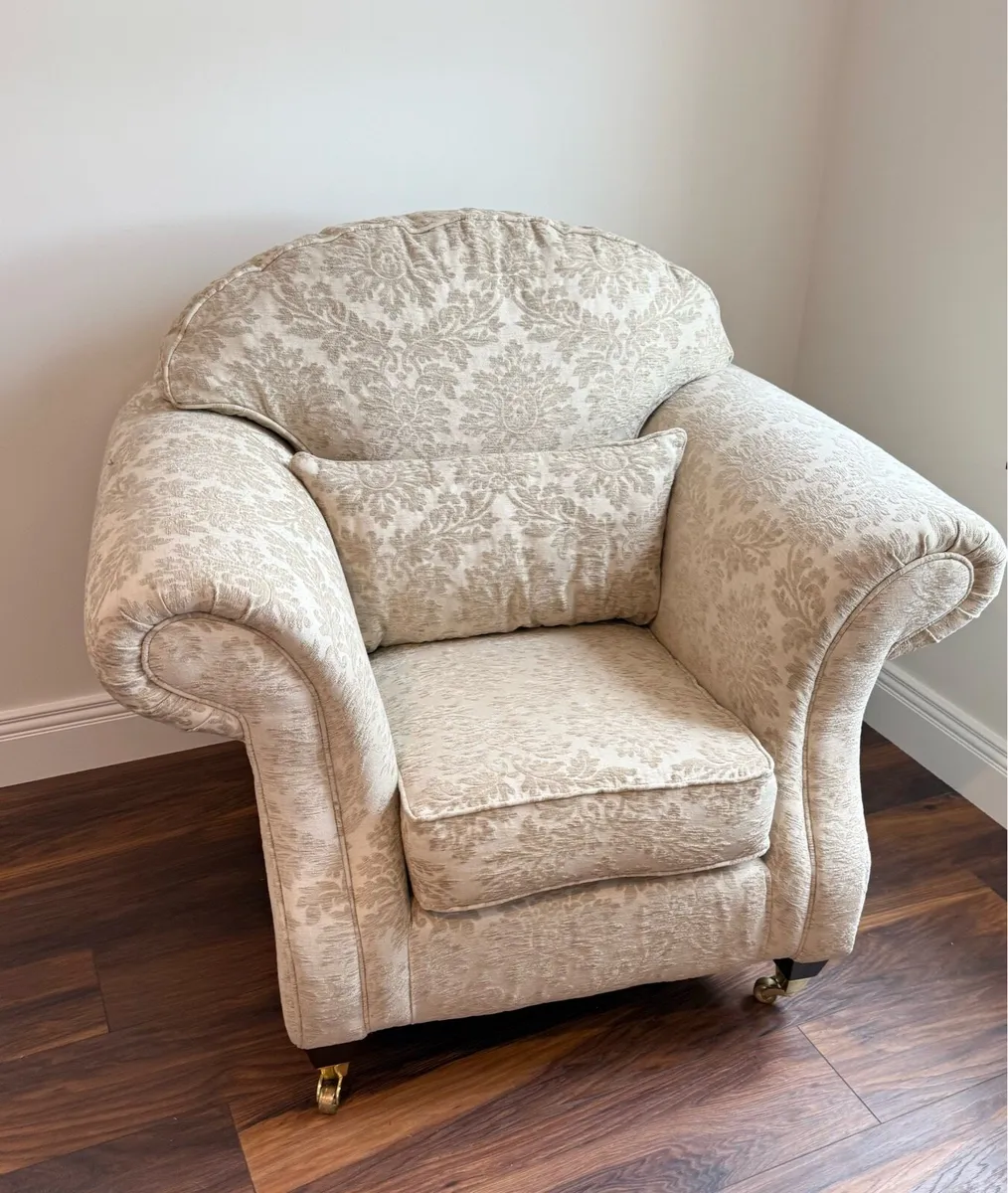 BARGAIN SUITE 3,2,1 immaculate - Image 4