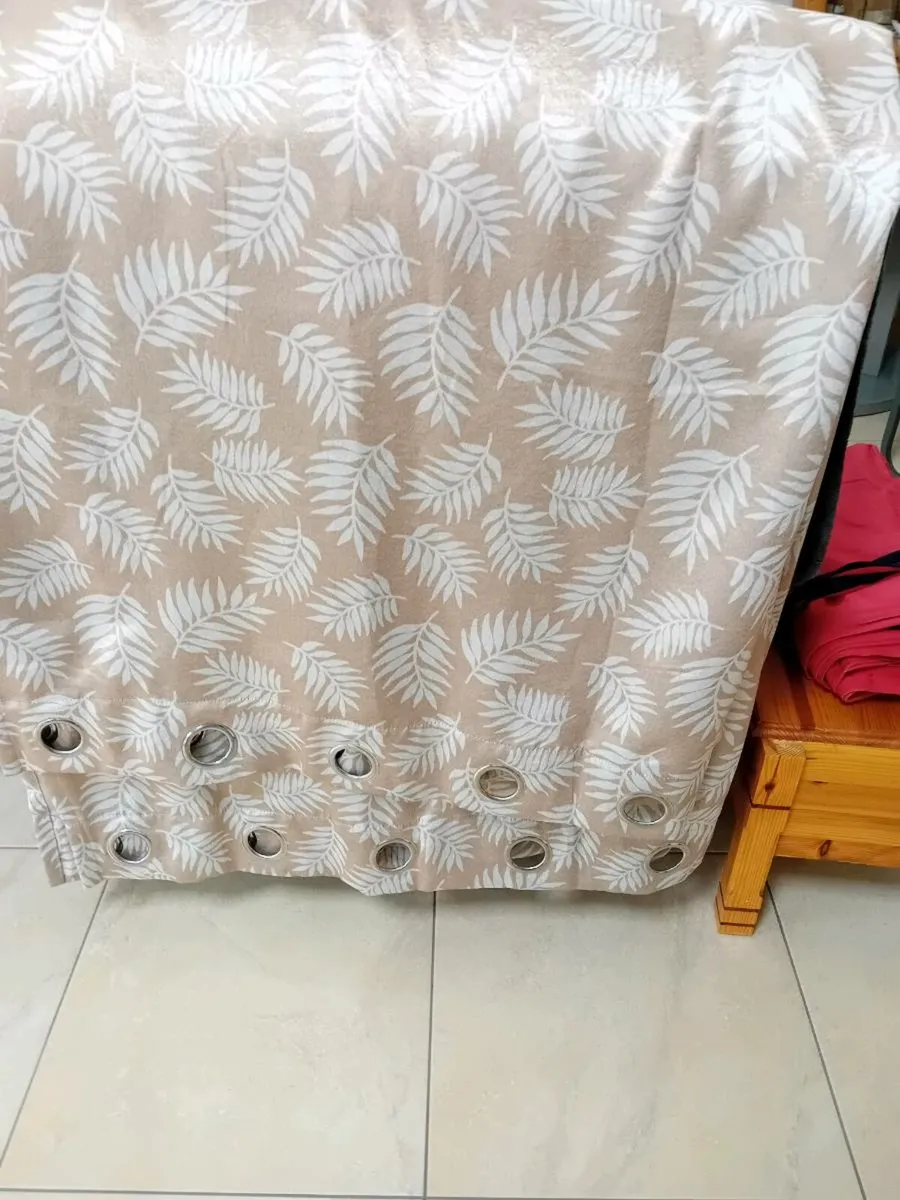 2 PAIRS LINED CURTAINS