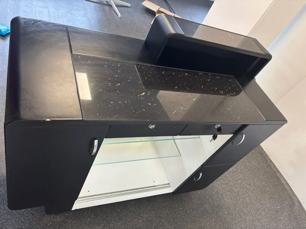 Reception desk - Image 4