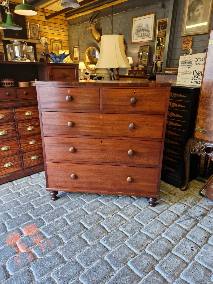 Chest of drawers - Image 1
