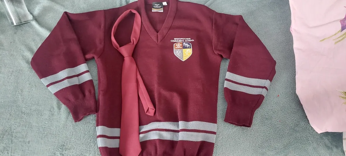 School jumper and a tie - Image 2
