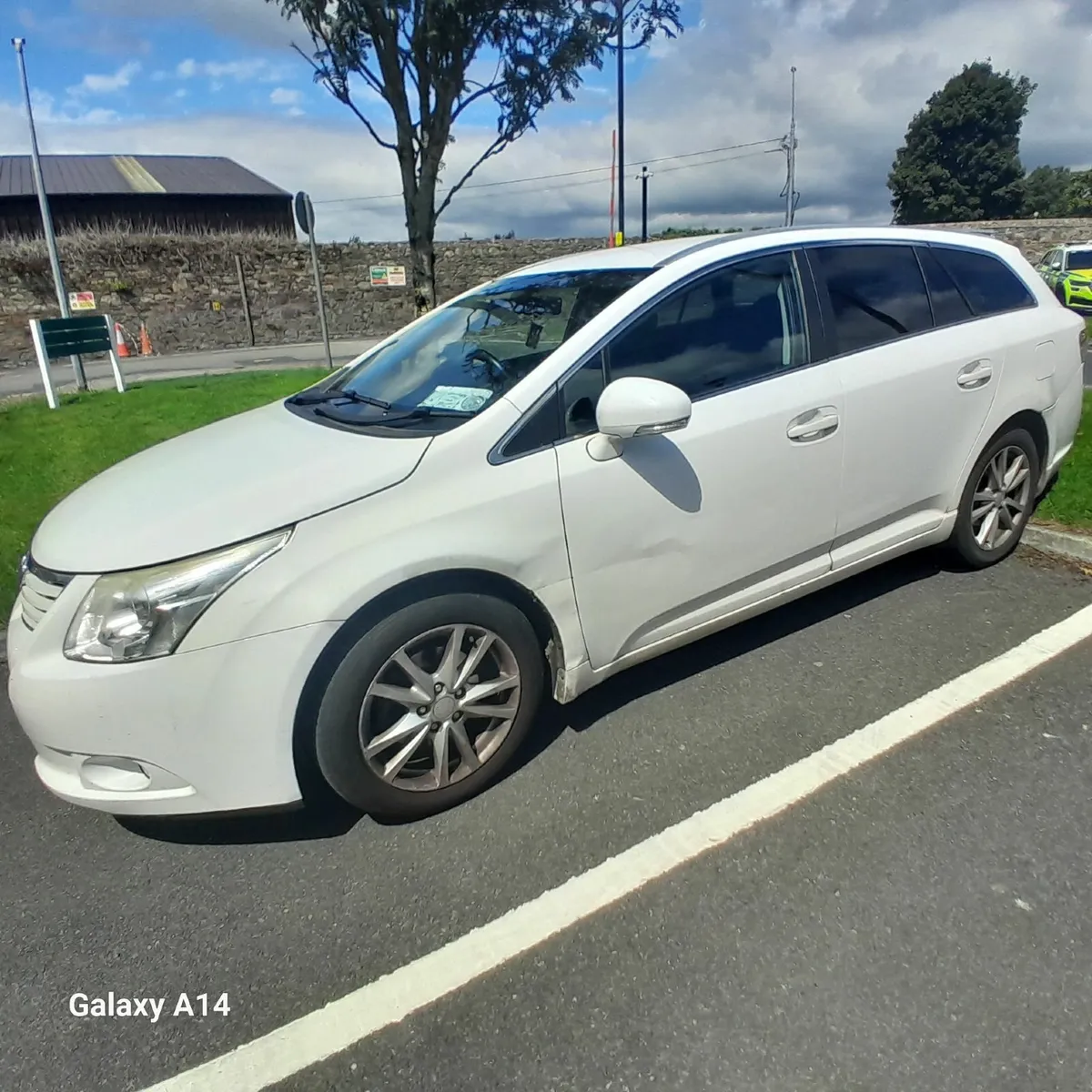 Toyota Avensis 2010 - Image 2