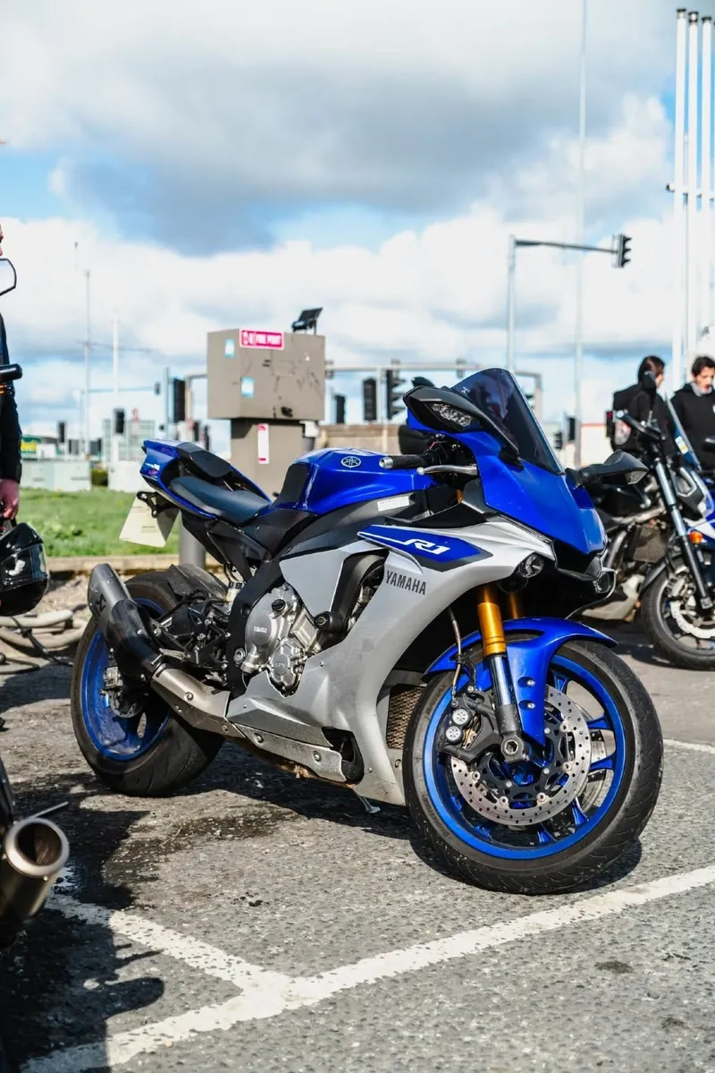 YAMAHA R1 2015 - Image 2