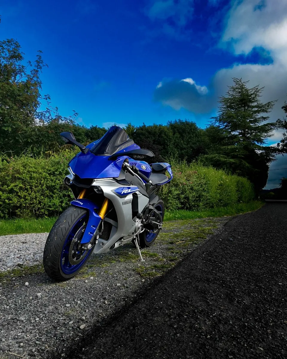 YAMAHA R1 2015 - Image 3