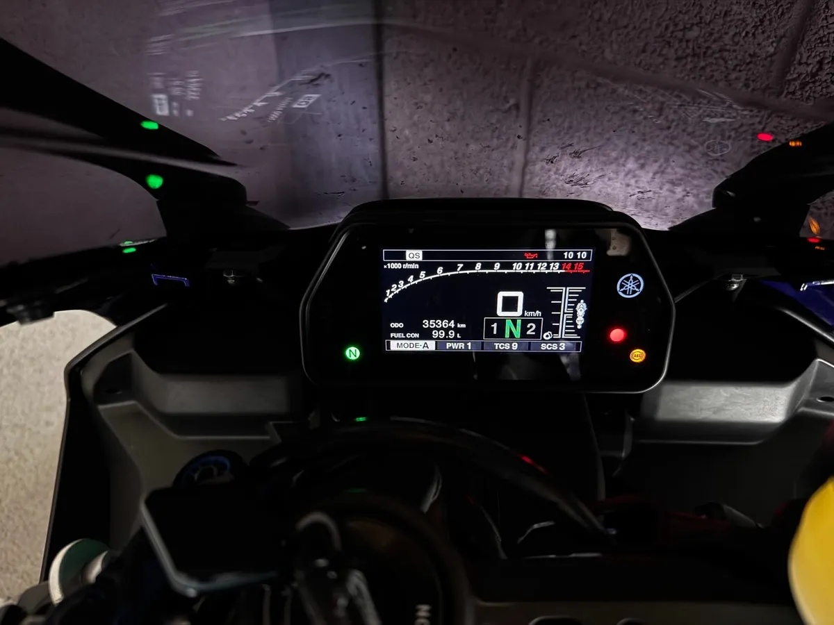 YAMAHA R1 2015 - Image 4