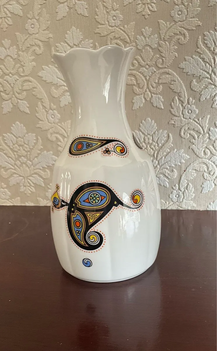 Royal Tara Vase - Image 1