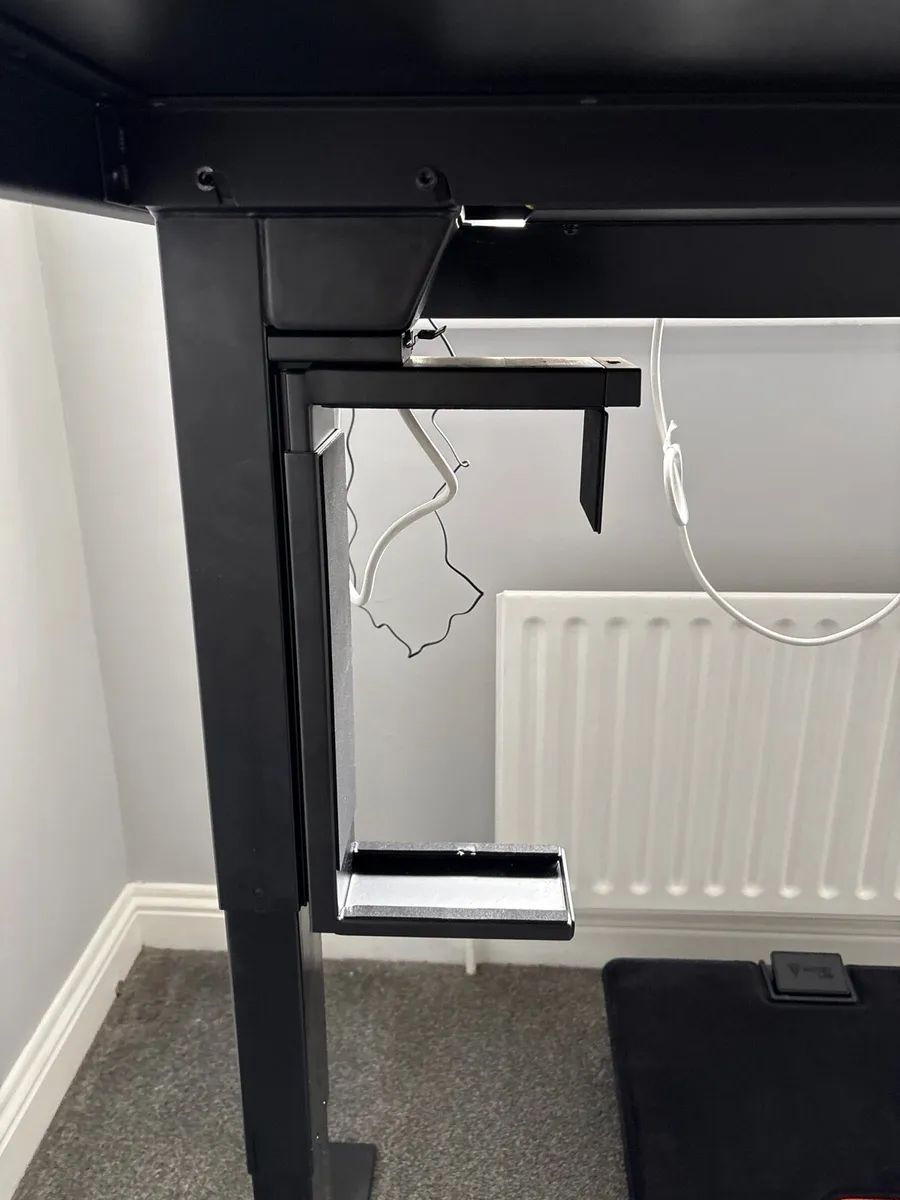 Secret Labs Magnus Desk - Image 4