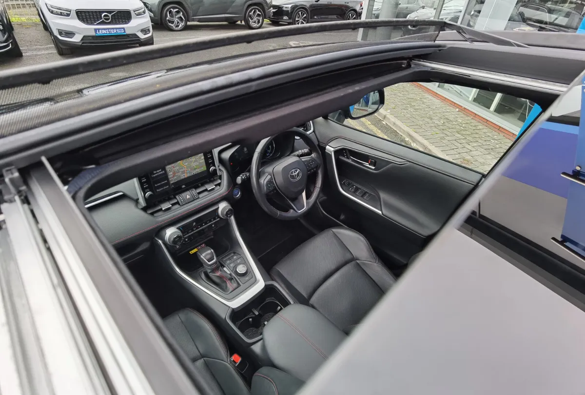 TOYOTA RAV4 2.5 DYNAMIC PREMIUM AWD *MASSIVE SPEC* - Image 3