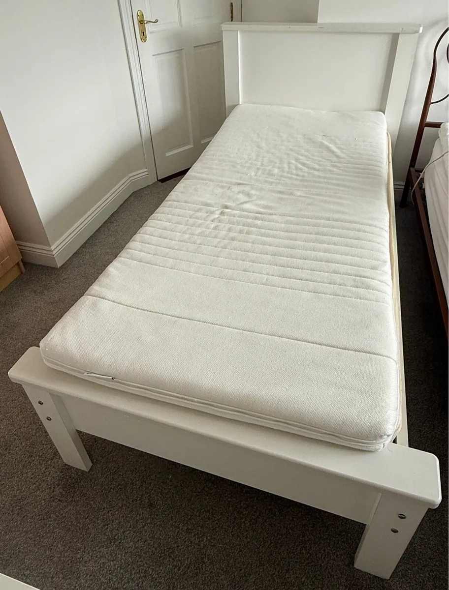 Single bed - Image 1