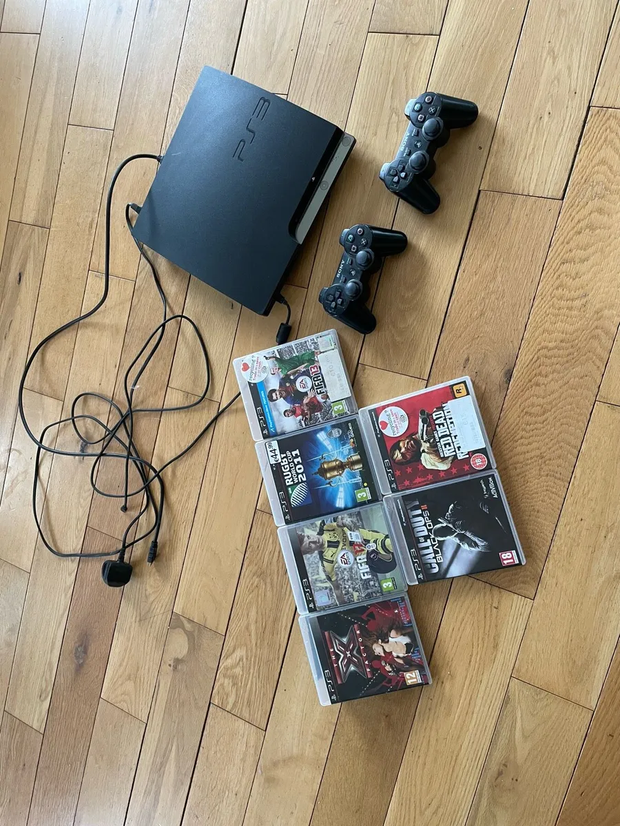 Sony PlayStation 3 with Games & 2 controllers - Image 3