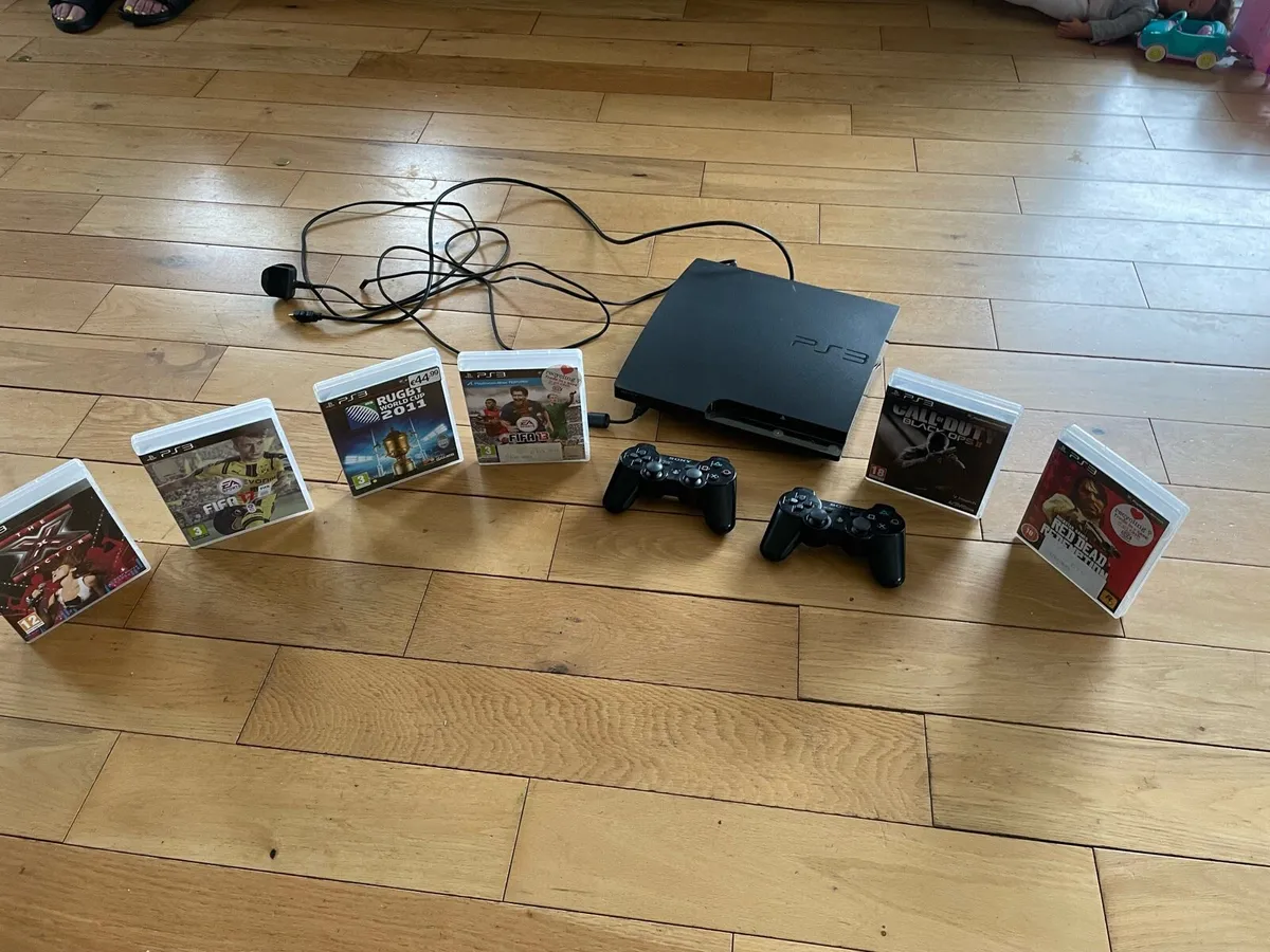Sony PlayStation 3 with Games & 2 controllers - Image 4