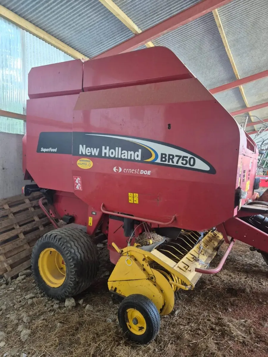 NEW HOLLAND BR750
