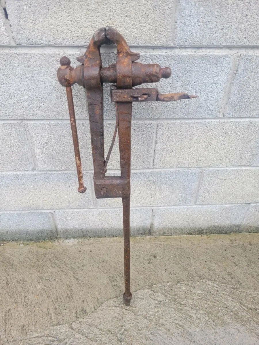 Blacksmith leg vice - Image 2