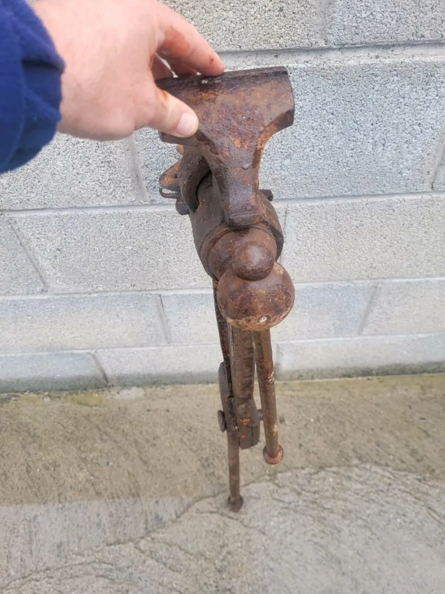 Blacksmith leg vice - Image 3