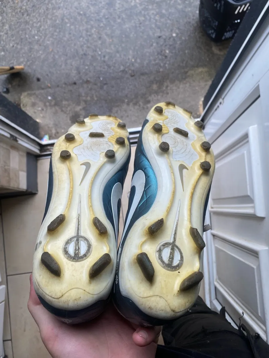 Nike boots - Image 2
