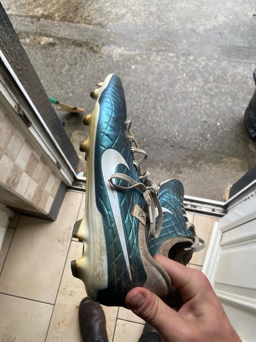 Nike boots - Image 4