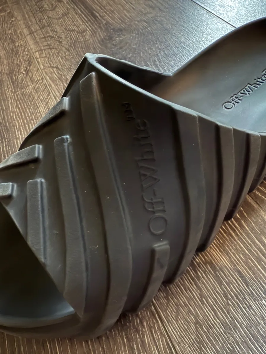 Off white slides - Image 4