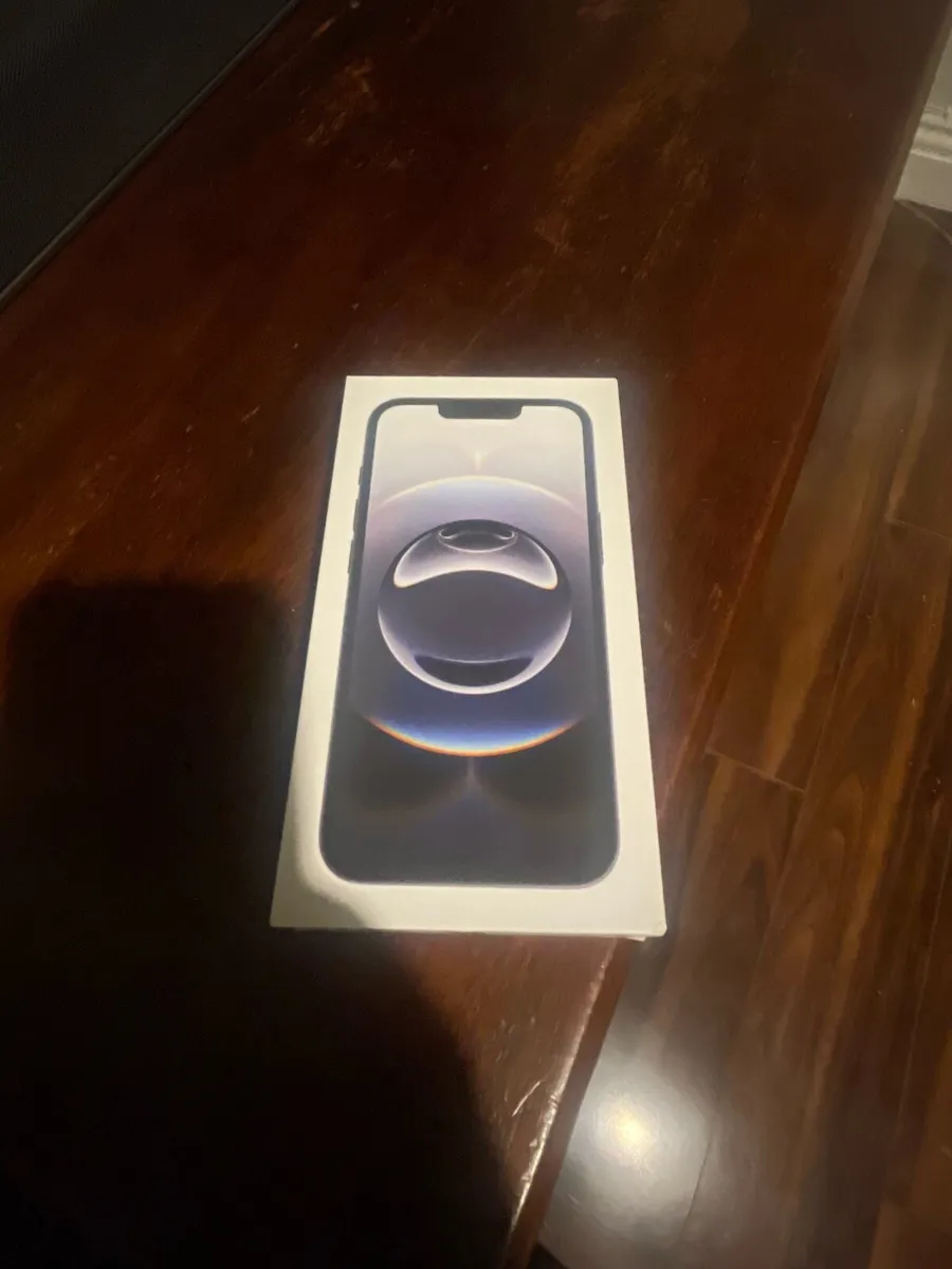 iPhone 16e - Image 1