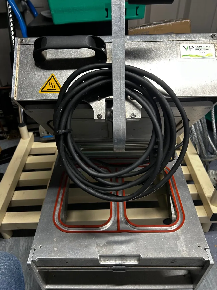 Tray sealer - Image 1