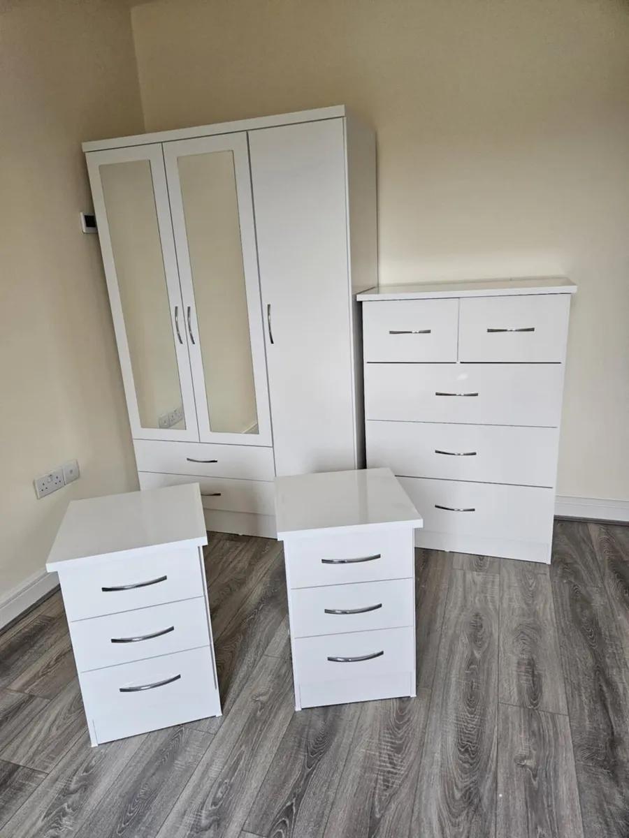 WARDROBES CALL DARREN 087 2927892 - Image 4