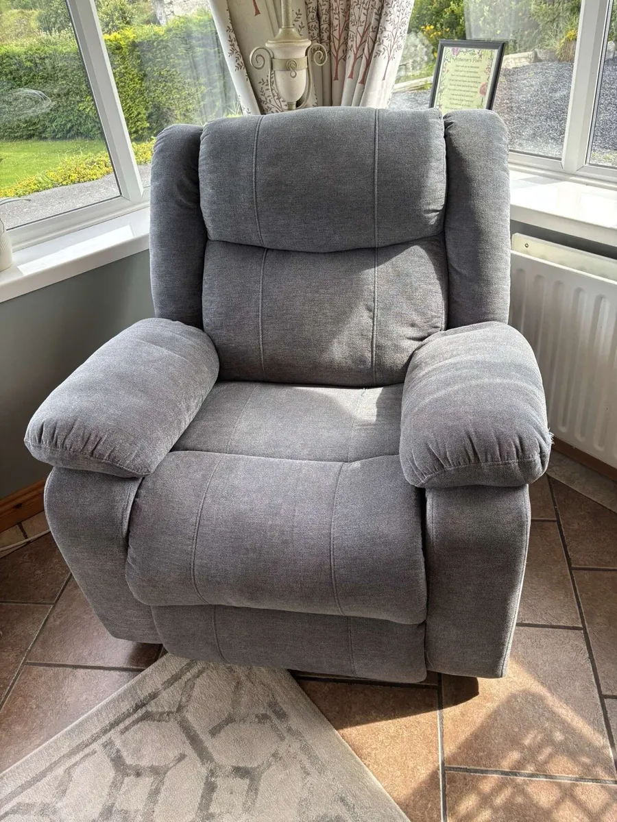3 seater and recliner chair - Image 1