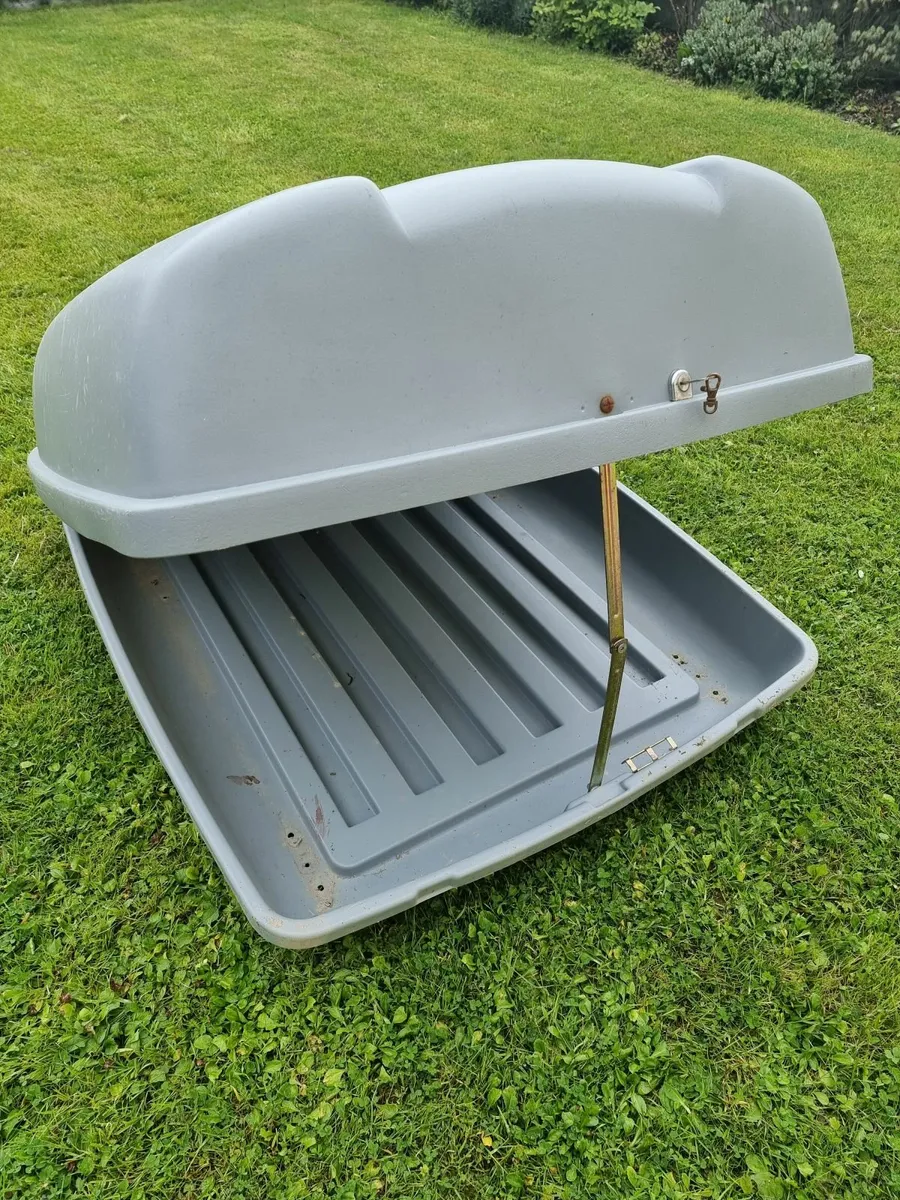 Lockable Roof Box - Image 1