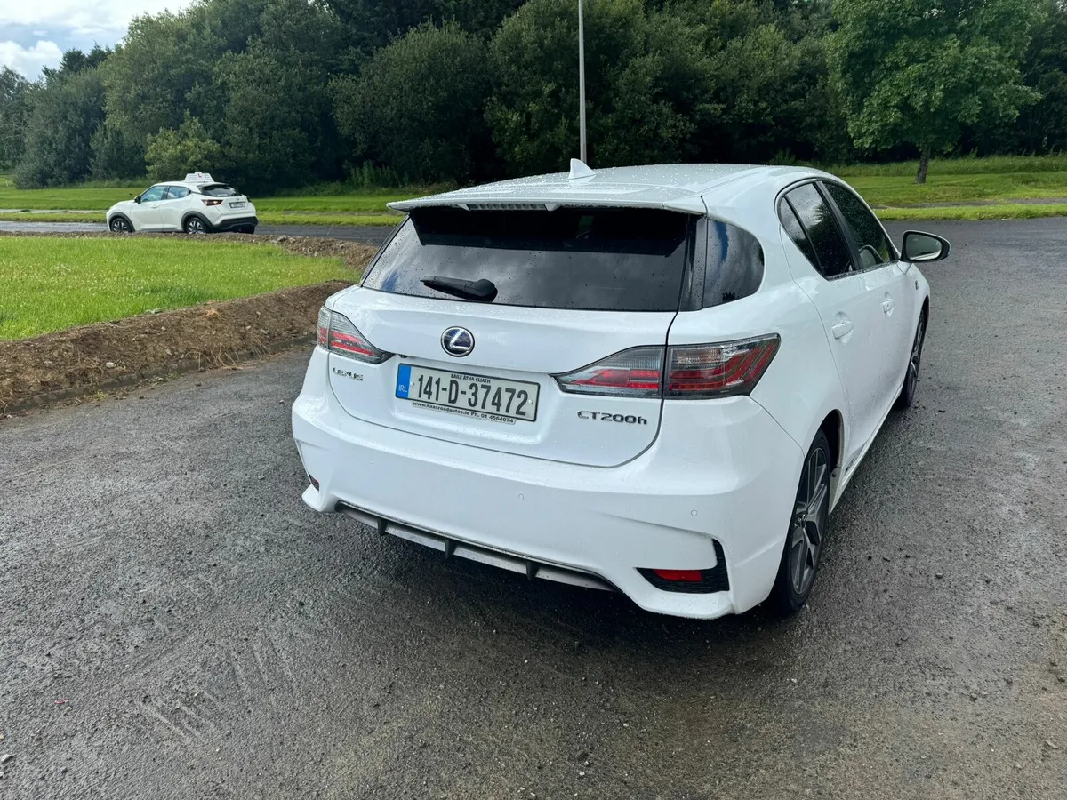 Lexus - Image 2