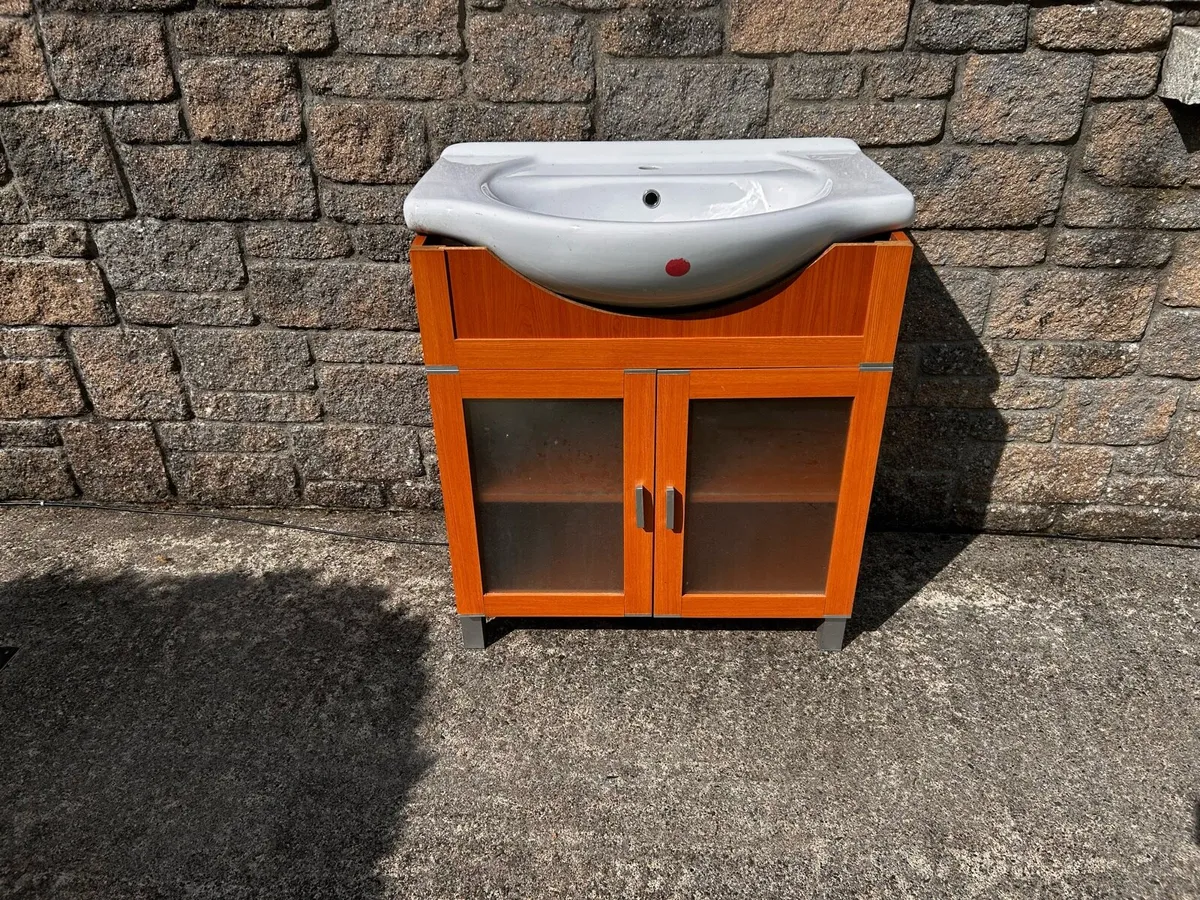 Bathroom sink - Image 2