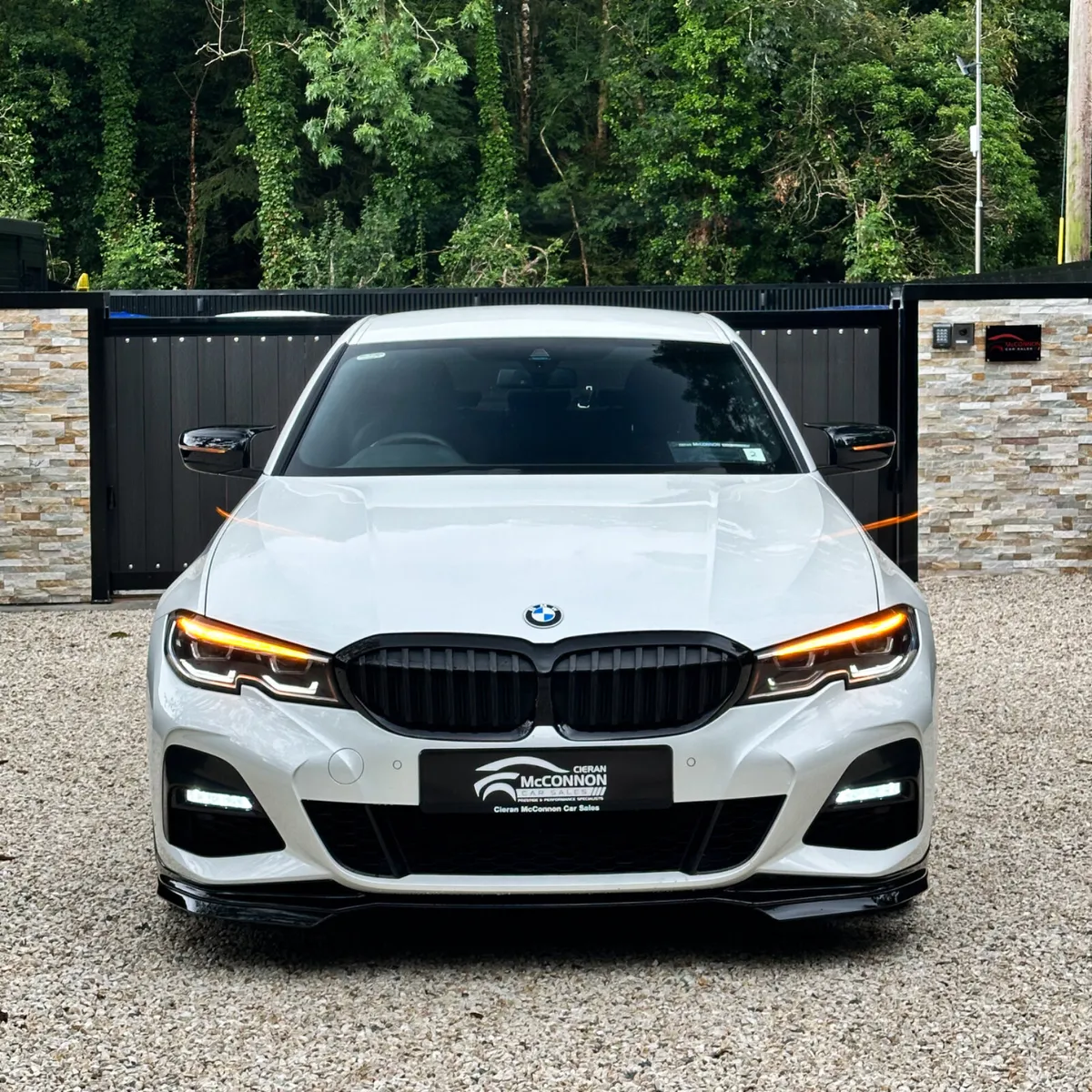 2020 (202)  BMW 330e M-SPORT PRO EDITION 290BHP - Image 3