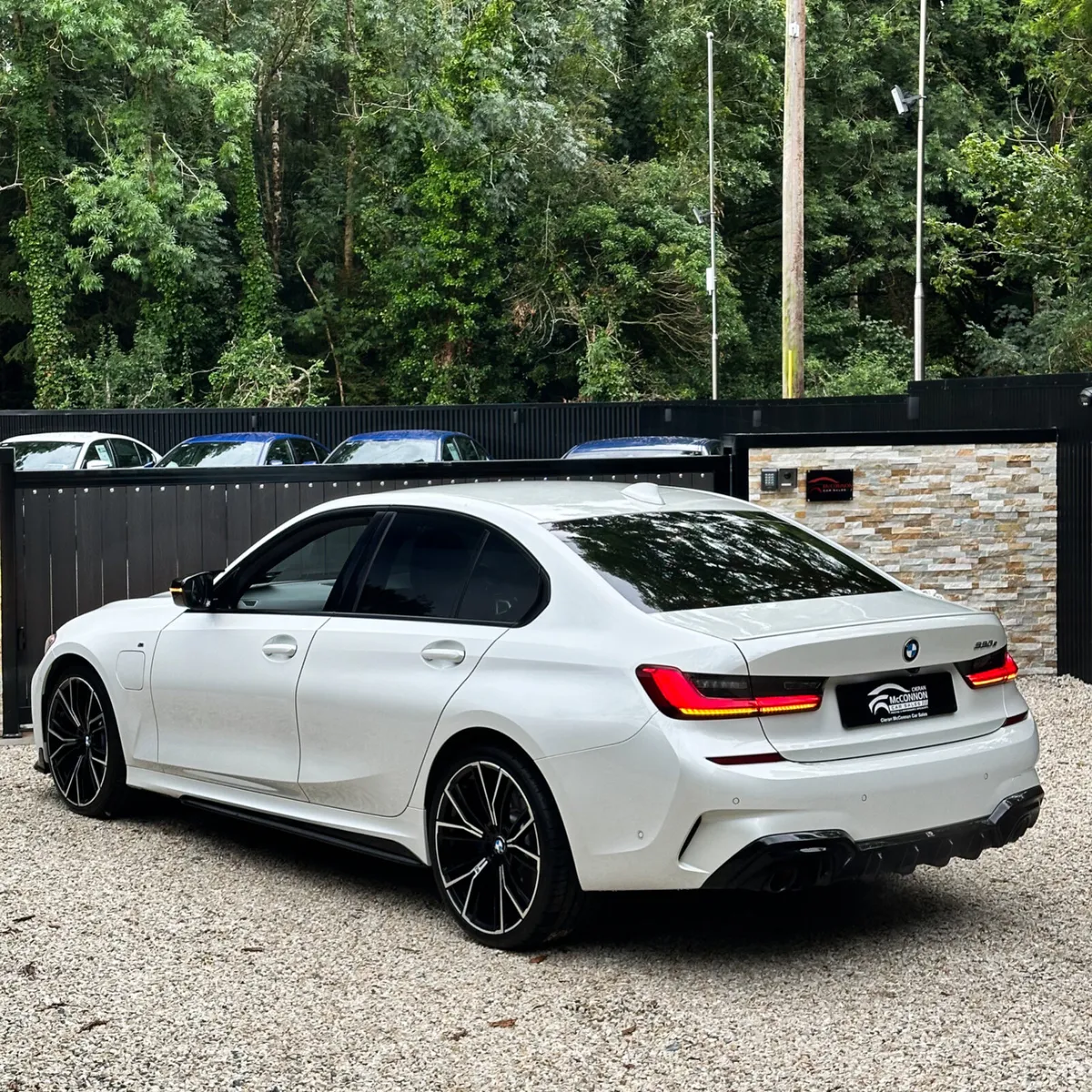 2020 (202)  BMW 330e M-SPORT PRO EDITION 290BHP - Image 4
