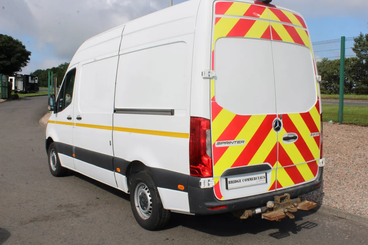 2021 Mercedes-Benz Sprinter 315 L2H2 Pro 7000kgs - Image 2
