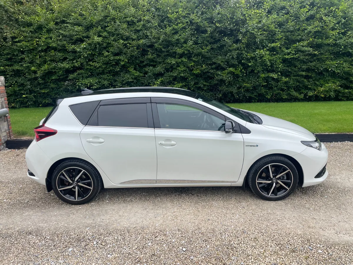 TOYOTA AURIS LUNA SPORT HYBRID 2017 - Image 4