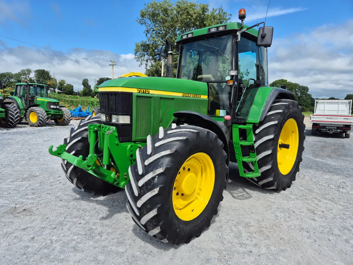 John Deere 7810 2002 - Image 1