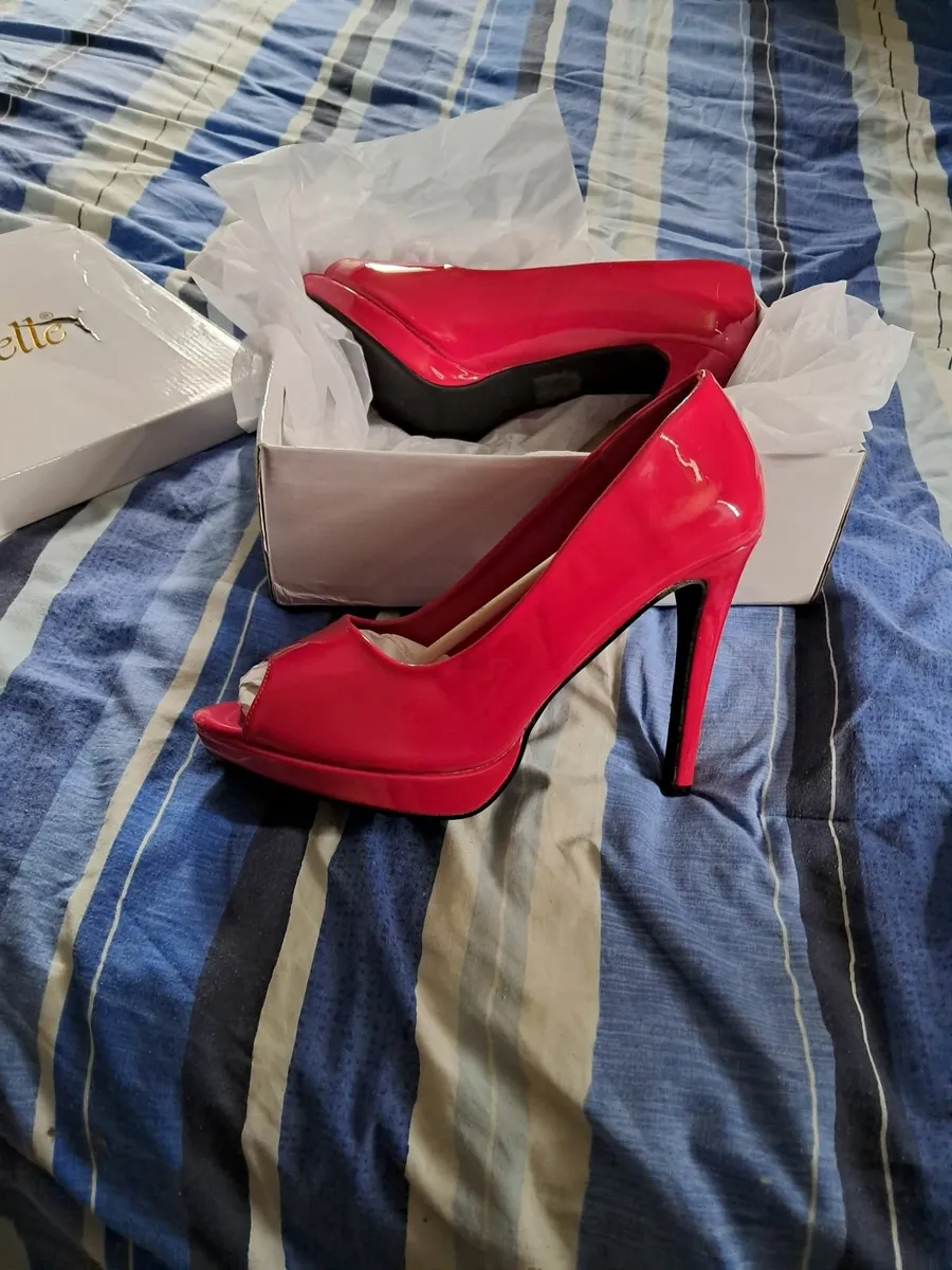 Male crossdresser drag queen shoes heels - Image 1