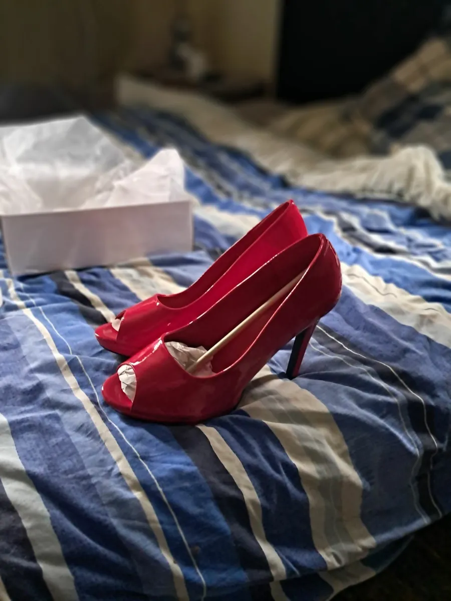 Male crossdresser drag queen shoes heels - Image 4