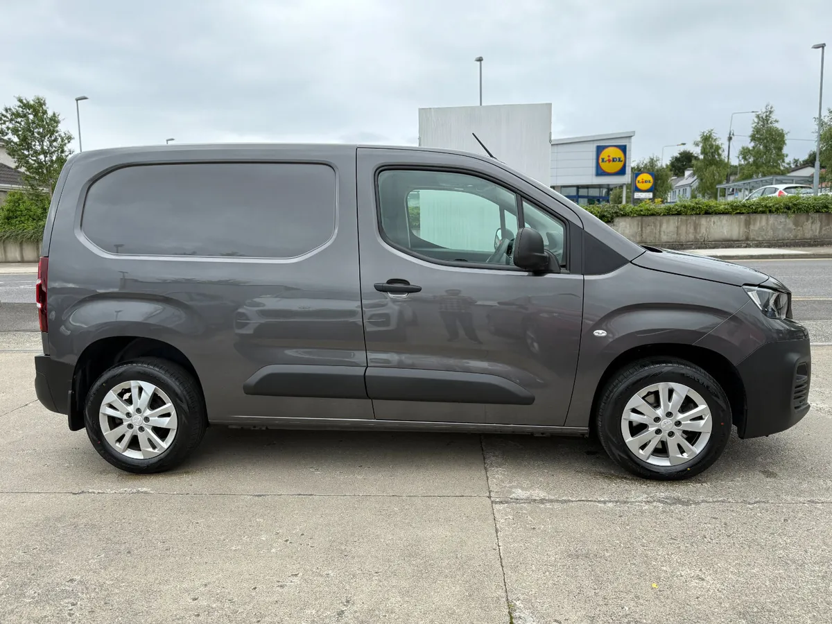Peugeot Partner, 2023, ACTIVE PLUS 1.5 BLUE 100PS - Image 4