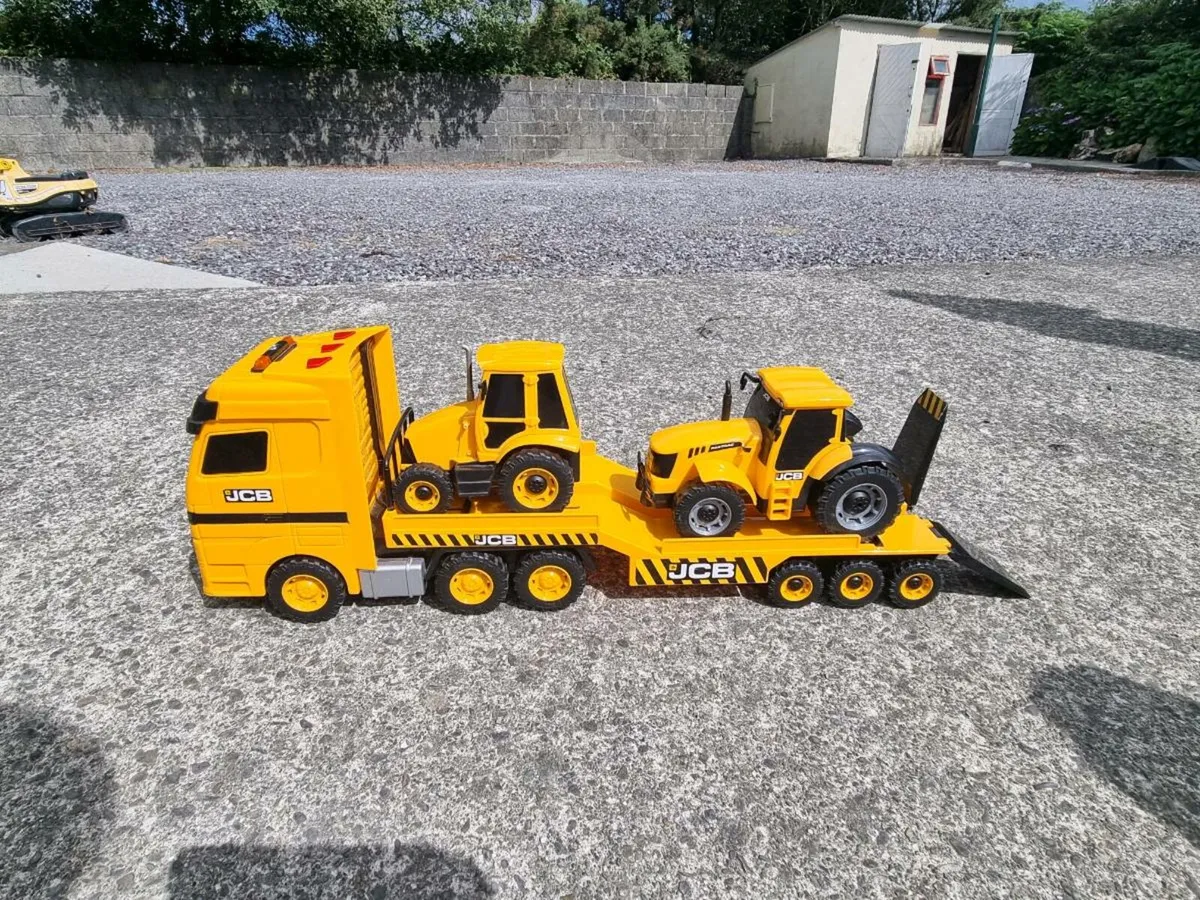 Jcb lorry and 2 tractors