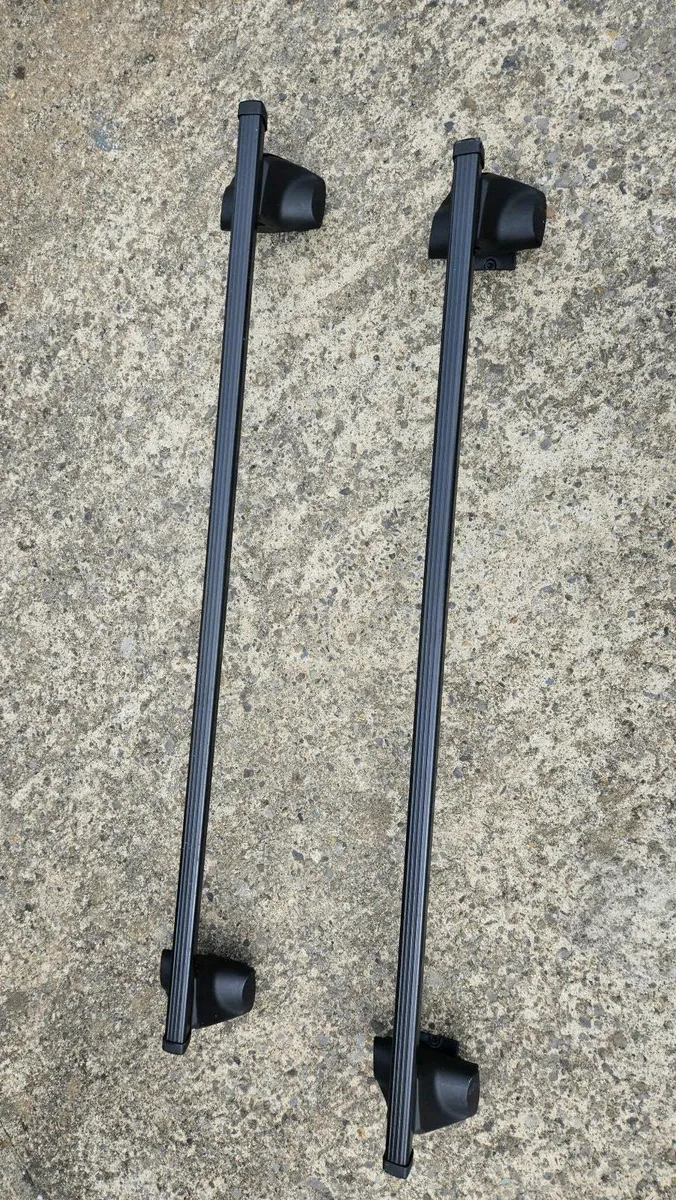 Roof bars and roof box - Image 1