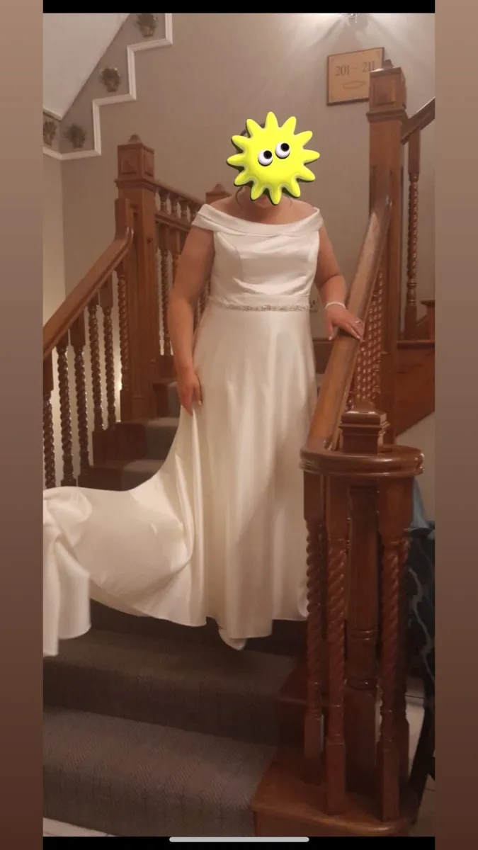 Wedding dress and veil - Image 4