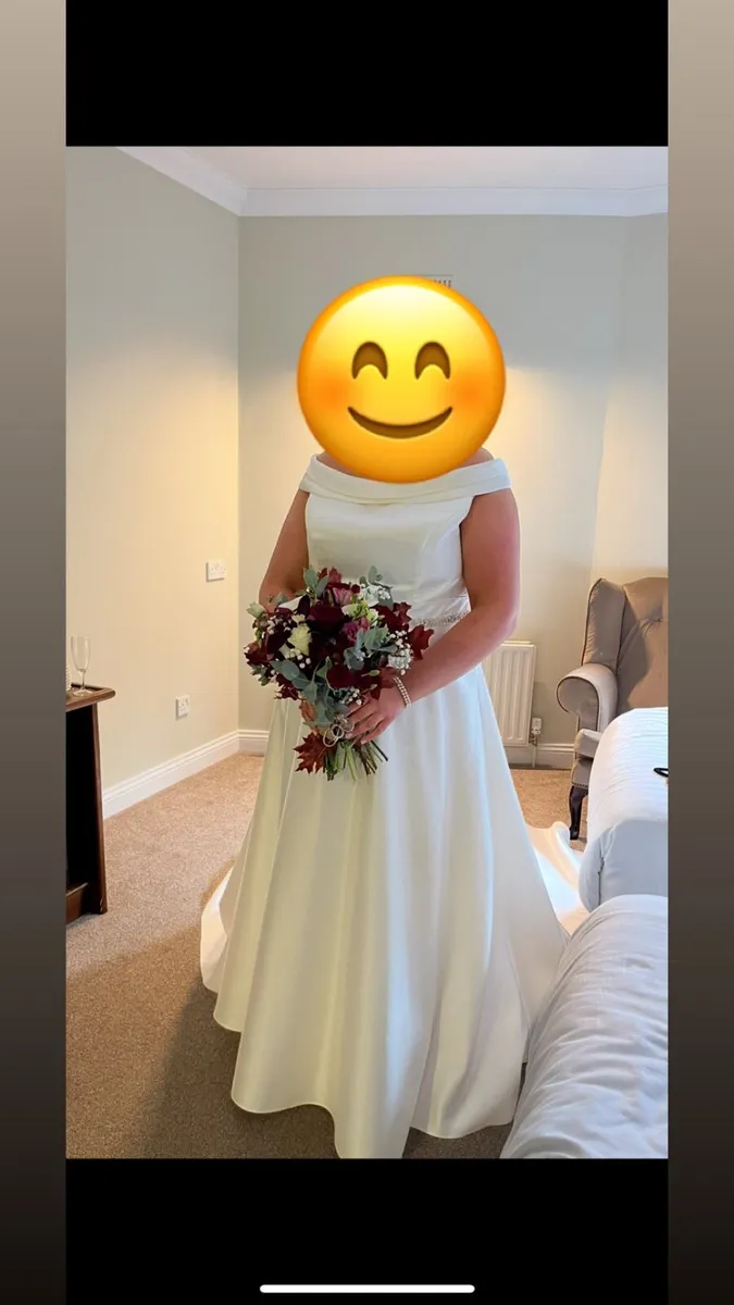 Wedding dress and veil - Image 1